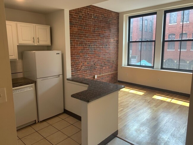 Building Photo - 105-107-107 Washington St Unit 5 Rental