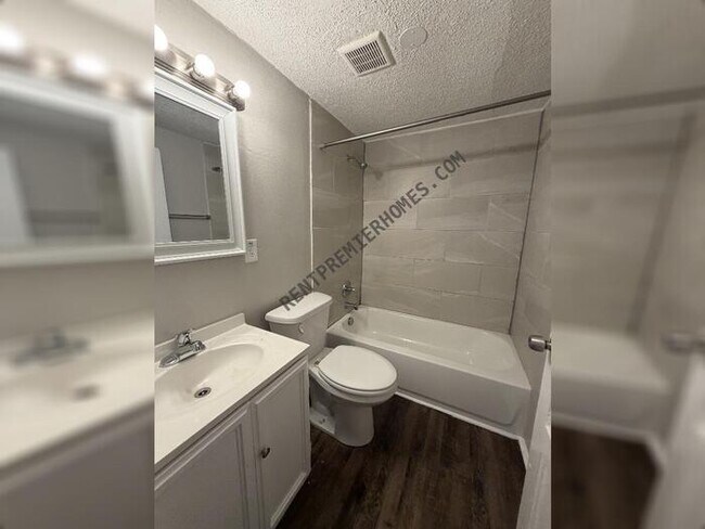 Photo - 1015 Oakwood