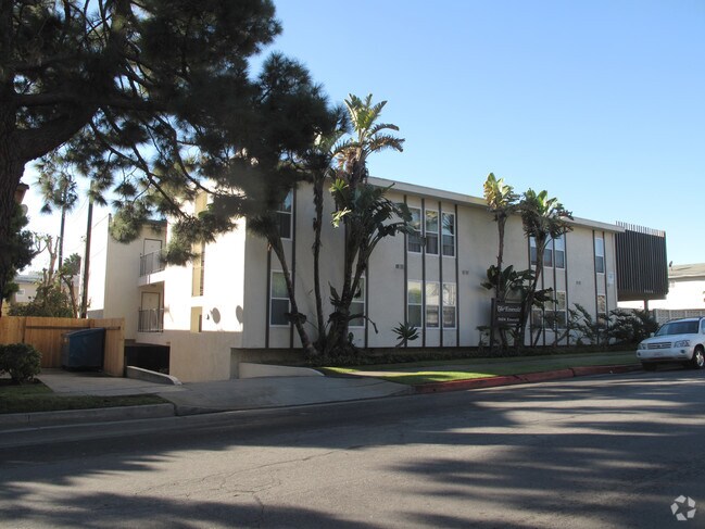 Building Photo - The Emerald Apartments