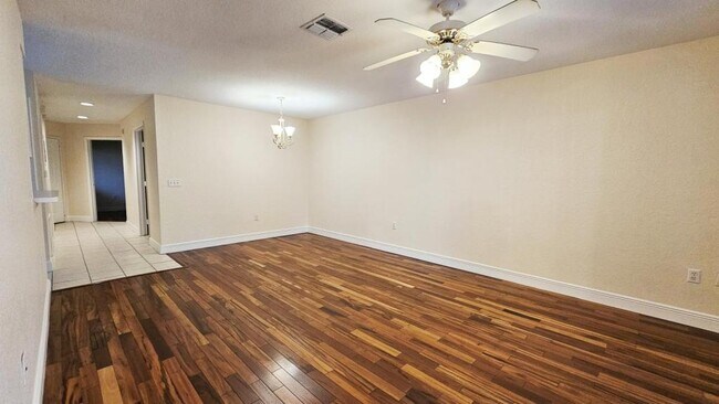 Photo - 7813 Sugar Bend Dr