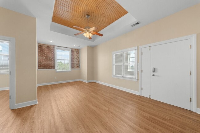 Photo - 51 E Main St