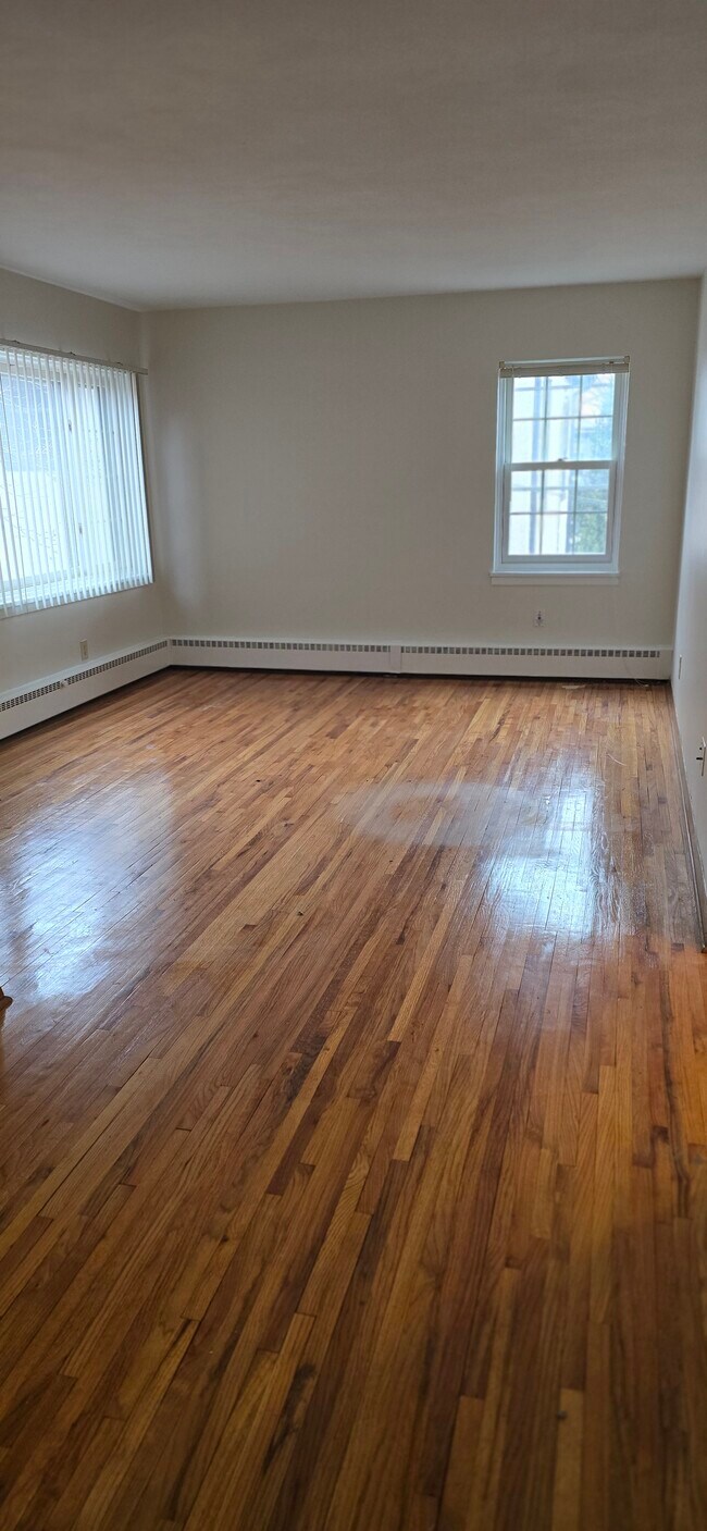 Photo - 4900 Chicago