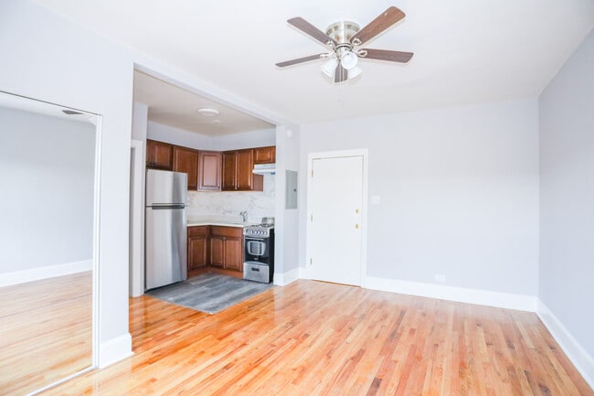 Building Photo - 6948 N Ashland Blvd Unit #307