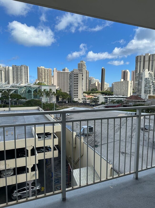 Kapiolani Manor One Bedroom - Kapiolani Manor One Bedroom Condo Unit 906