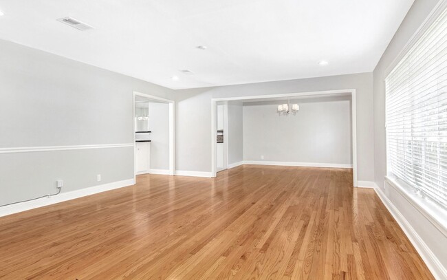 Photo - 2327 Dorrington St