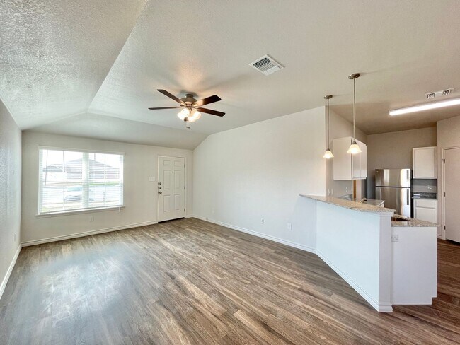 Photo - 1704 Castroville Trl