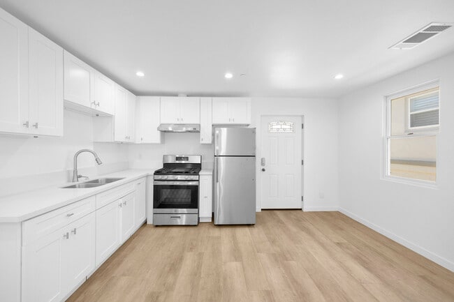 Photo - 309 N Catalina Ave Unit 4