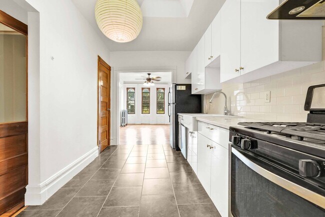 Photo - 678 Sterling Pl Unidad 3