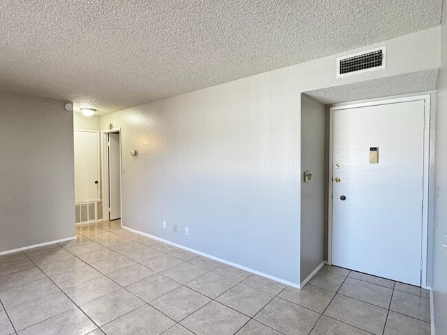 Photo - 1420 E Vegas Valley Dr