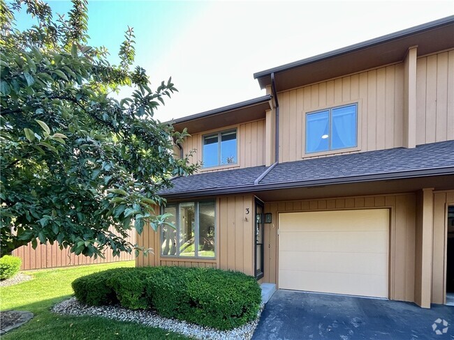 Building Photo - 3 Treetop Dr Rental