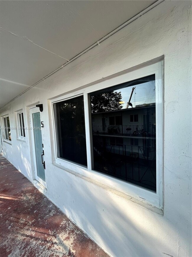 Building Photo - 1150 NW 1st Pl Unit 4