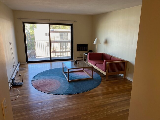 Building Photo - 10 Linda Ln Unit Savin Hill 1 BD Top Floor