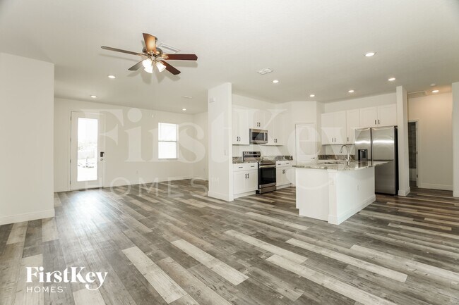 Photo - 301 Cimarron Ct