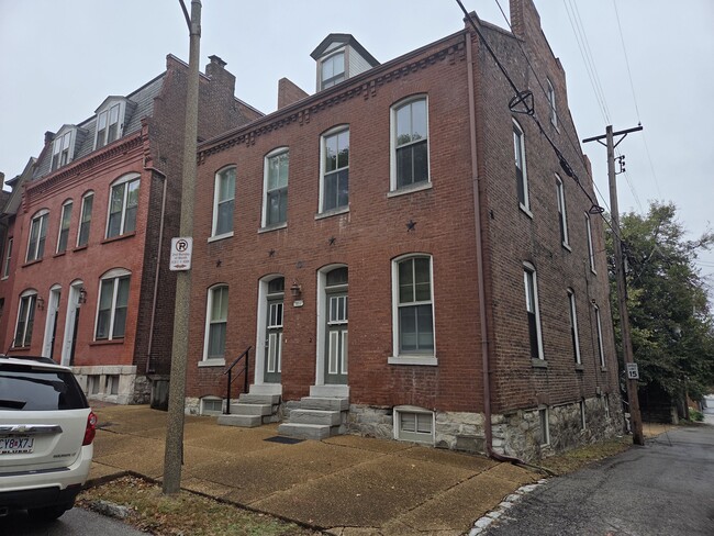 Building Photo - 1217 Lami St Unit 1217C Apt 2E