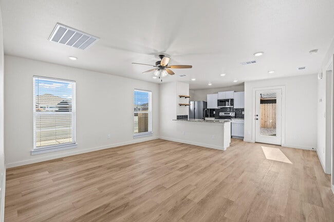 Photo - 517 E 23rd St