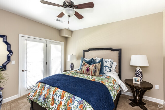 2BR, 2BA - 1380SF