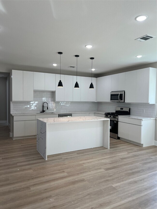 Photo - 20027 Venetto St