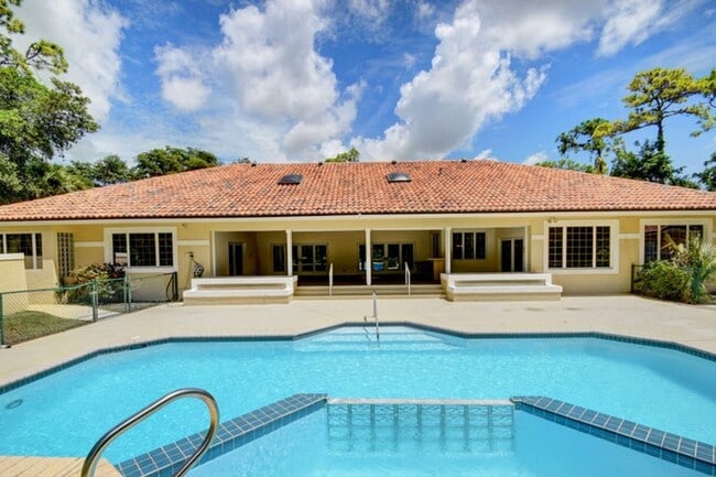 Building Photo - 9033 Winding Woods Dr