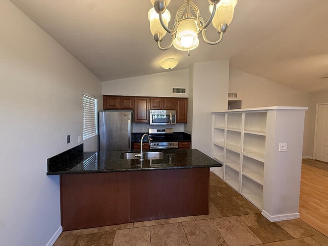 Photo - 2527 S Maple Ave