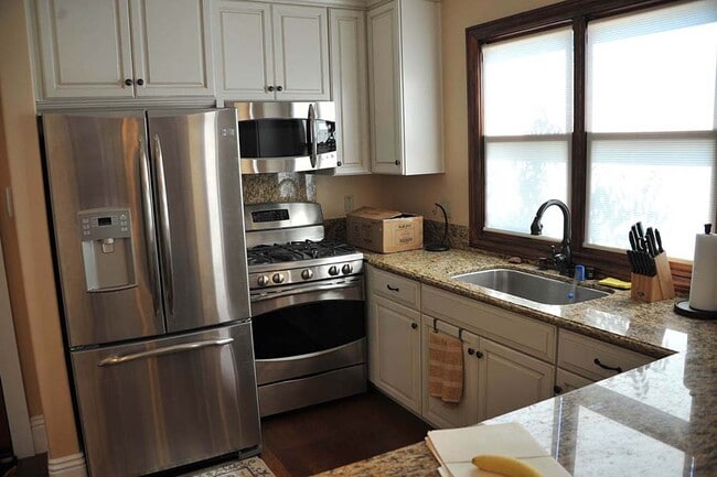 Photo - 225 W Angela St