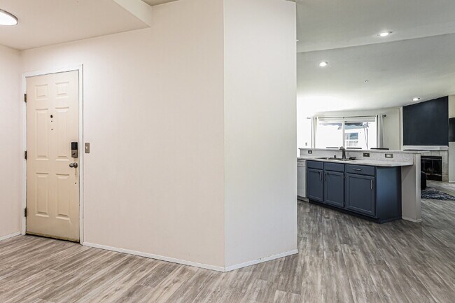 Top-Floor 3 Bed/2 Bath Condo with Silver Lake Views –! Available NOW for RENT