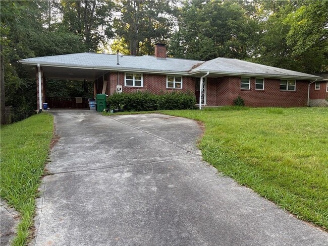 Building Photo - 2790 Glenbriar Dr NE