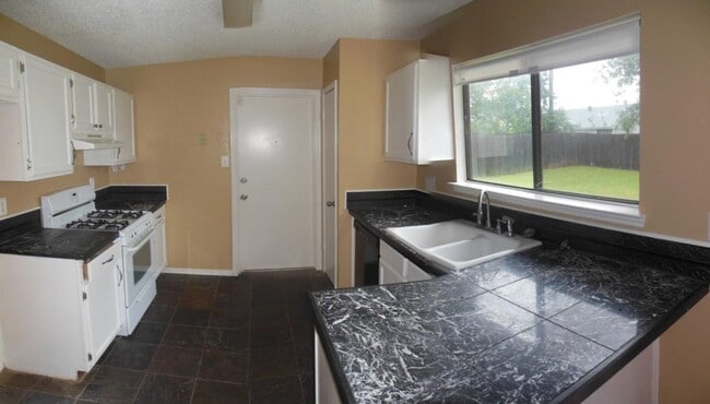 Photo - 1611 West Ln