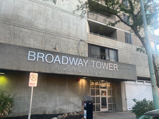 Building Photo - 230 E Broadway Unit 1108