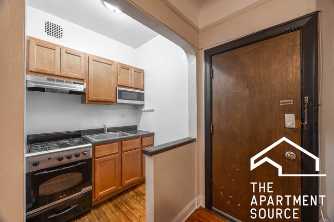 Photo - 968 W Cuyler Ave Unit 305