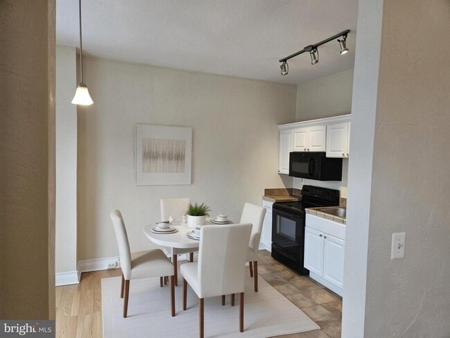 Photo - 246 S St Clair St Unit 2