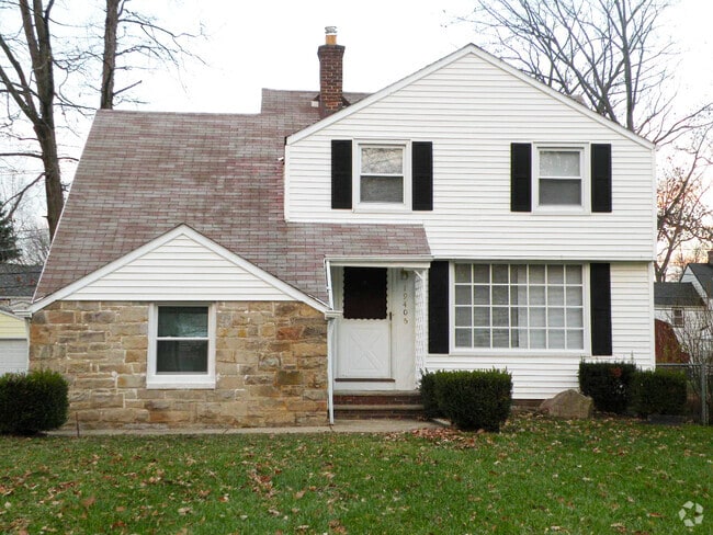 Building Photo - Renovated 3 Bedroom Colonial! Rental