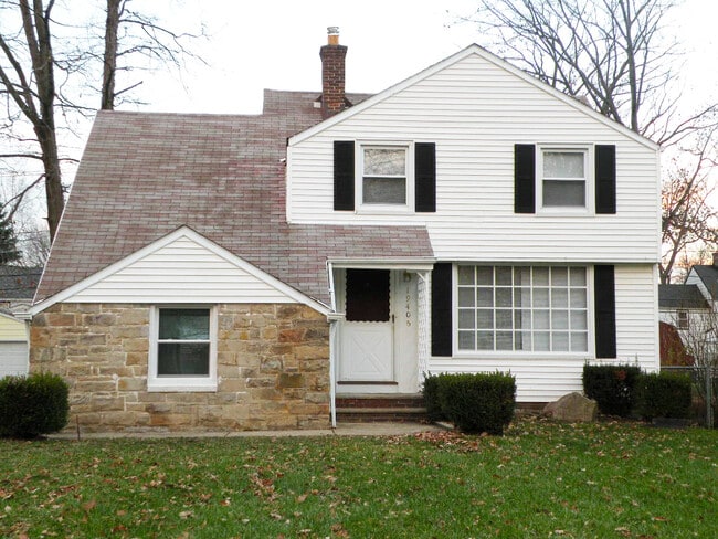 Renovated 3 Bedroom Colonial! - Renovated 3 Bedroom Colonial! House