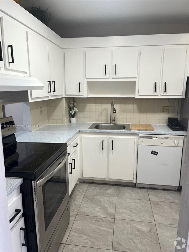 Building Photo - 200 Ashbury Rd Unit 305 Rental
