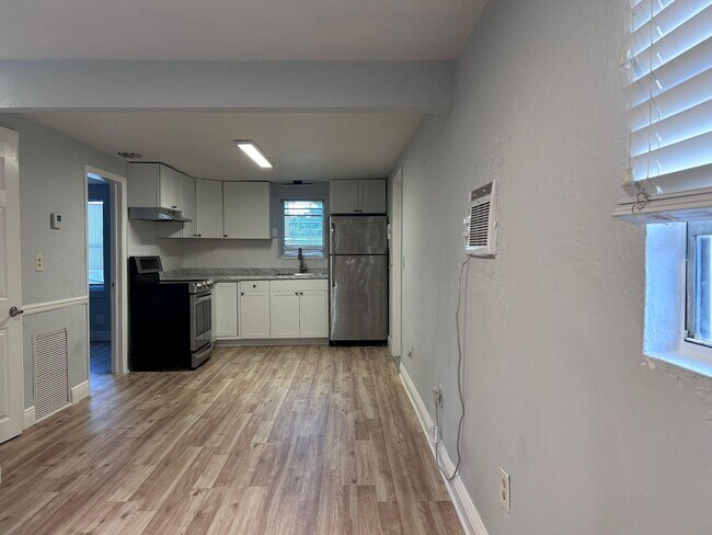 Photo - 3901 Lakewood Rd