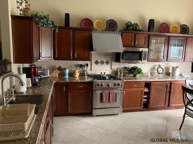 Photo - 16 Claire Pass