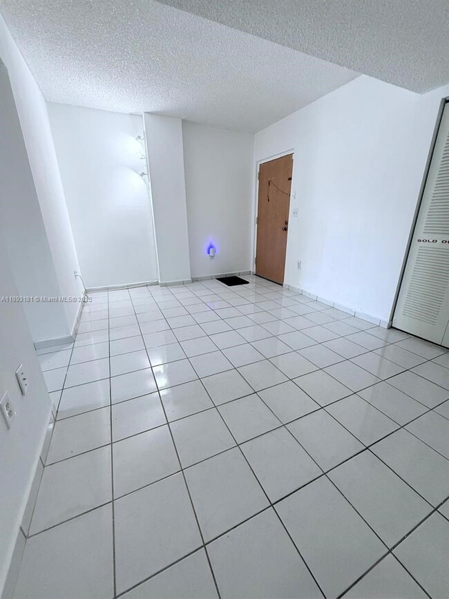Photo - 300 NW 42nd Ave Unidad 109