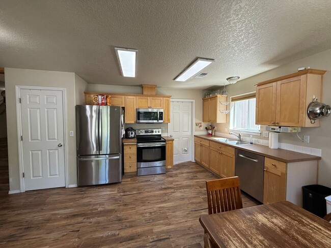 Photo - Fantastic 3 Bed/2.5 Bath Single Family Home in SE Bend