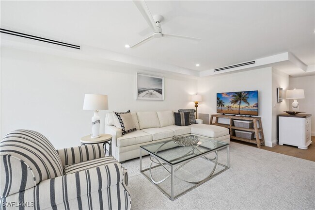 Photo - 2318 Gulf Shore Blvd N Unidad 510