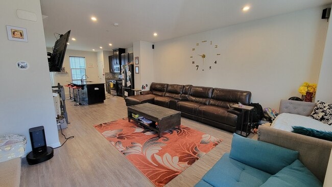 Photo - 45 Nicholas Dr W