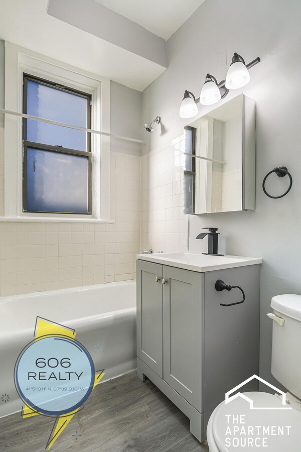 Photo - 1025 E Hyde Park Blvd Unit 2s