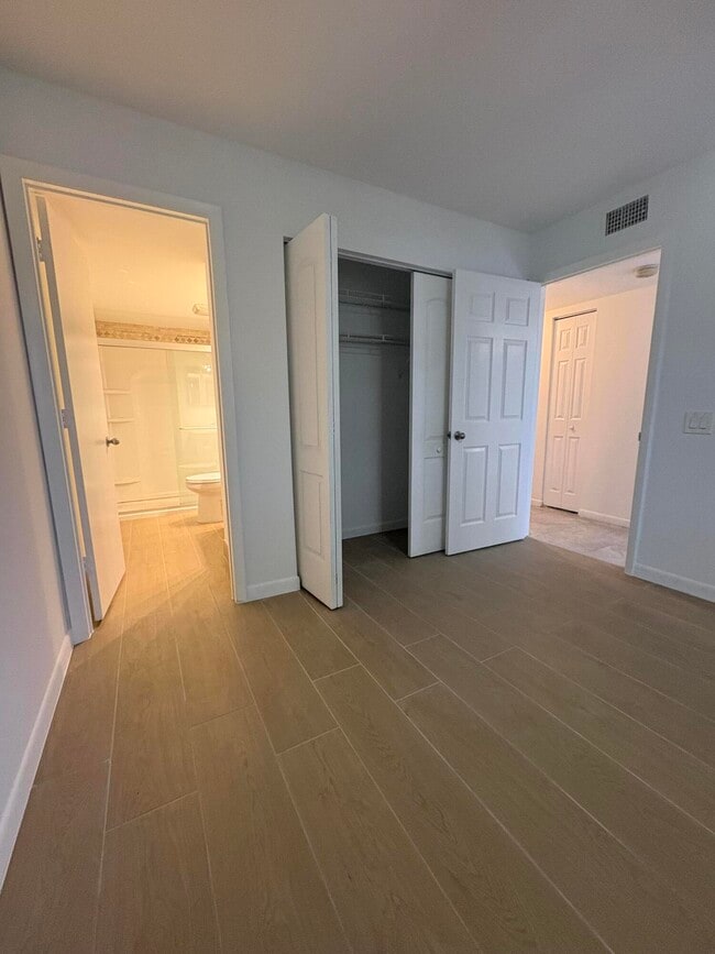 Photo - 661 Waterside Dr