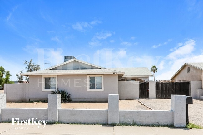 Building Photo - 4739 E Sunland Ave