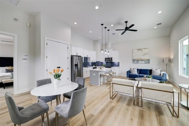 Photo - 846 Elkhart St