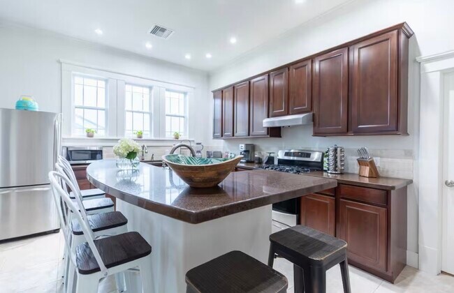 Photo - 2920 Avenue Q