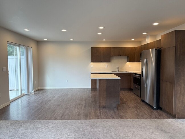 Building Photo - 7415 Saddlebrook Lp