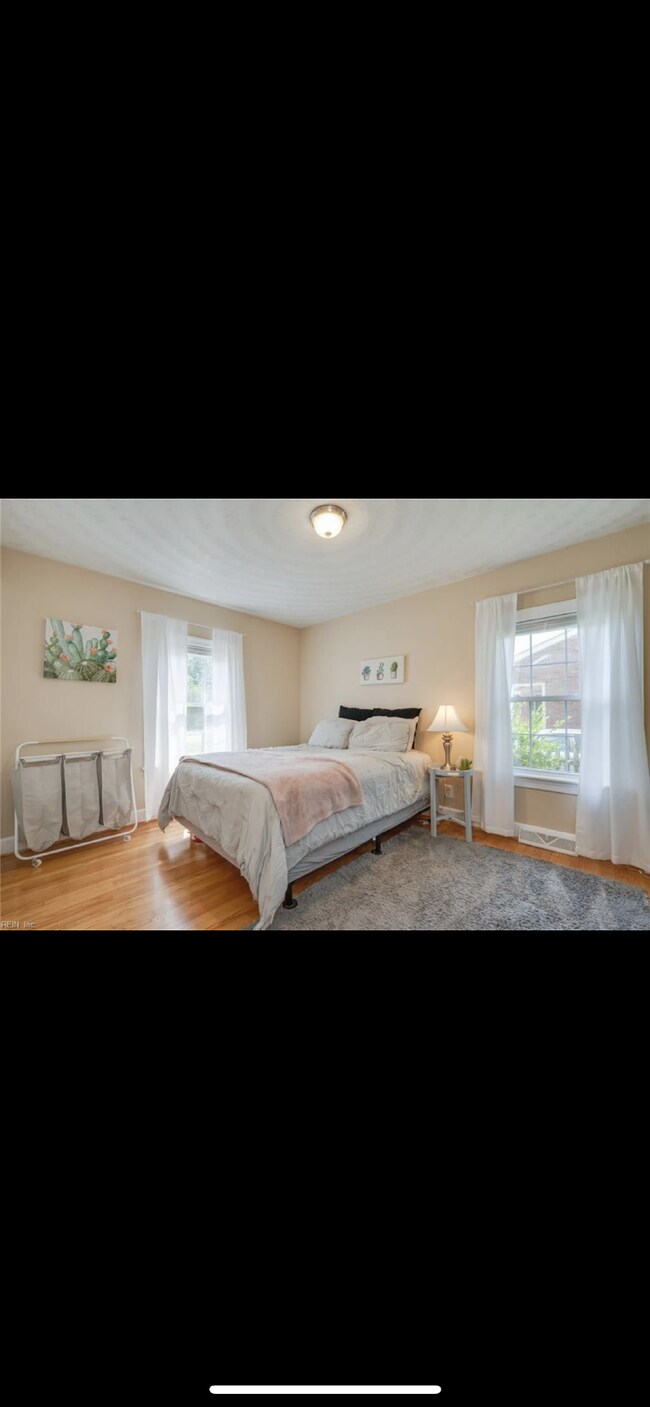 Photo - "Charming Rent-By-Room Retreat with 2 Full Baths in Portsmouth – 1521 Sq Ft of Comfortable Living!"