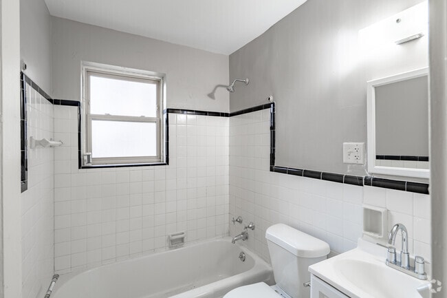 1BR, 1BA - 600SF - Bathroom