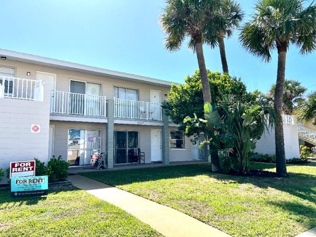 Building Photo - 2417 N Oleander Ave Rental