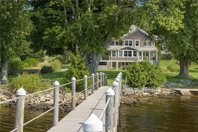 Building Photo - 39 Shore Dr