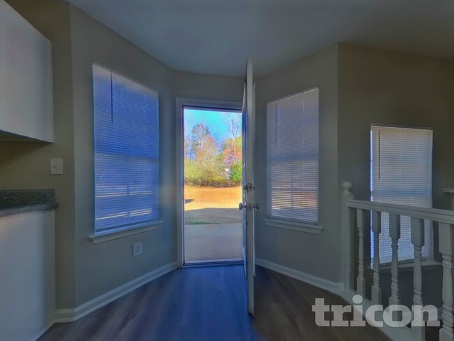 Photo - 350 Creekview Blvd